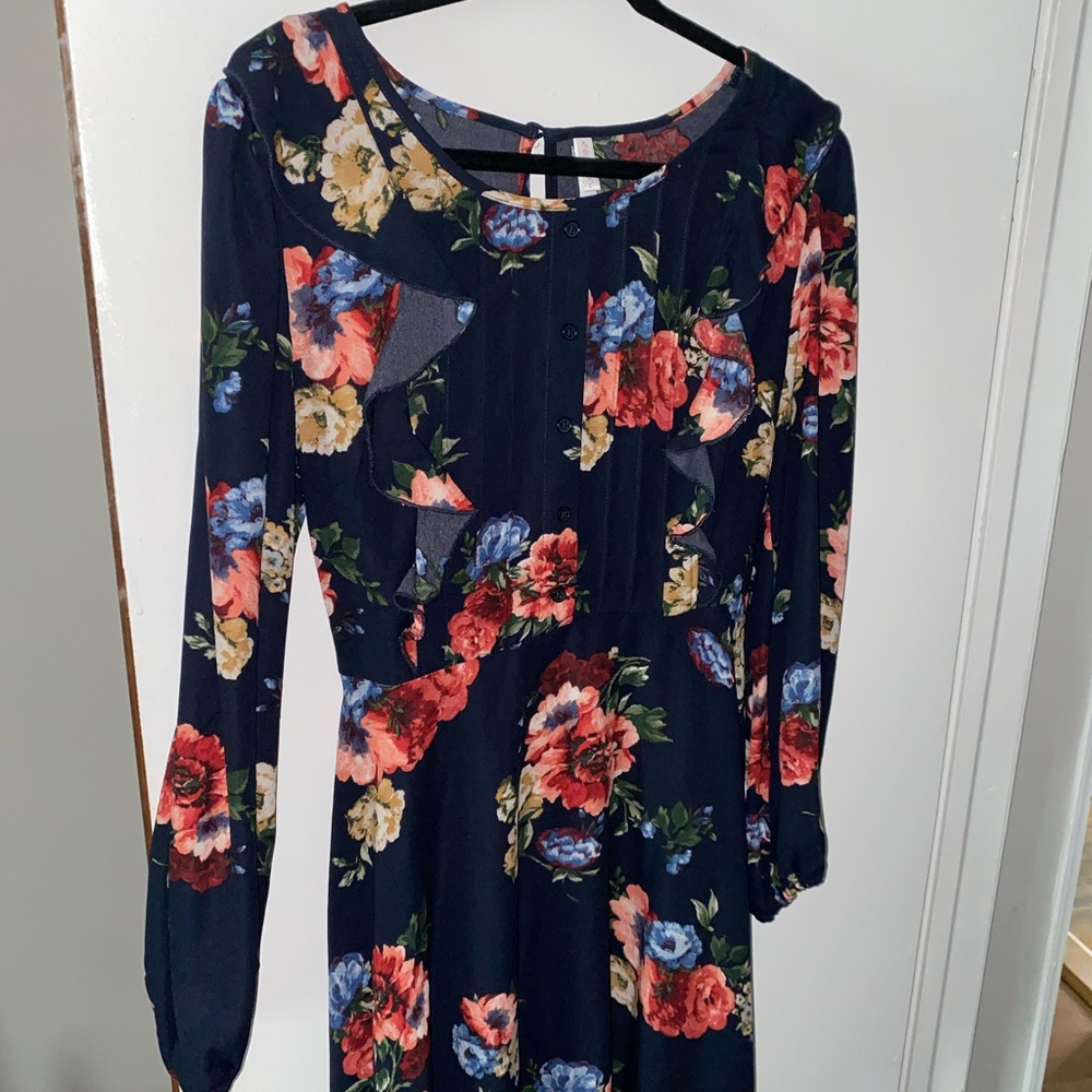 Navy Dress with Flowers 🌺 🌸